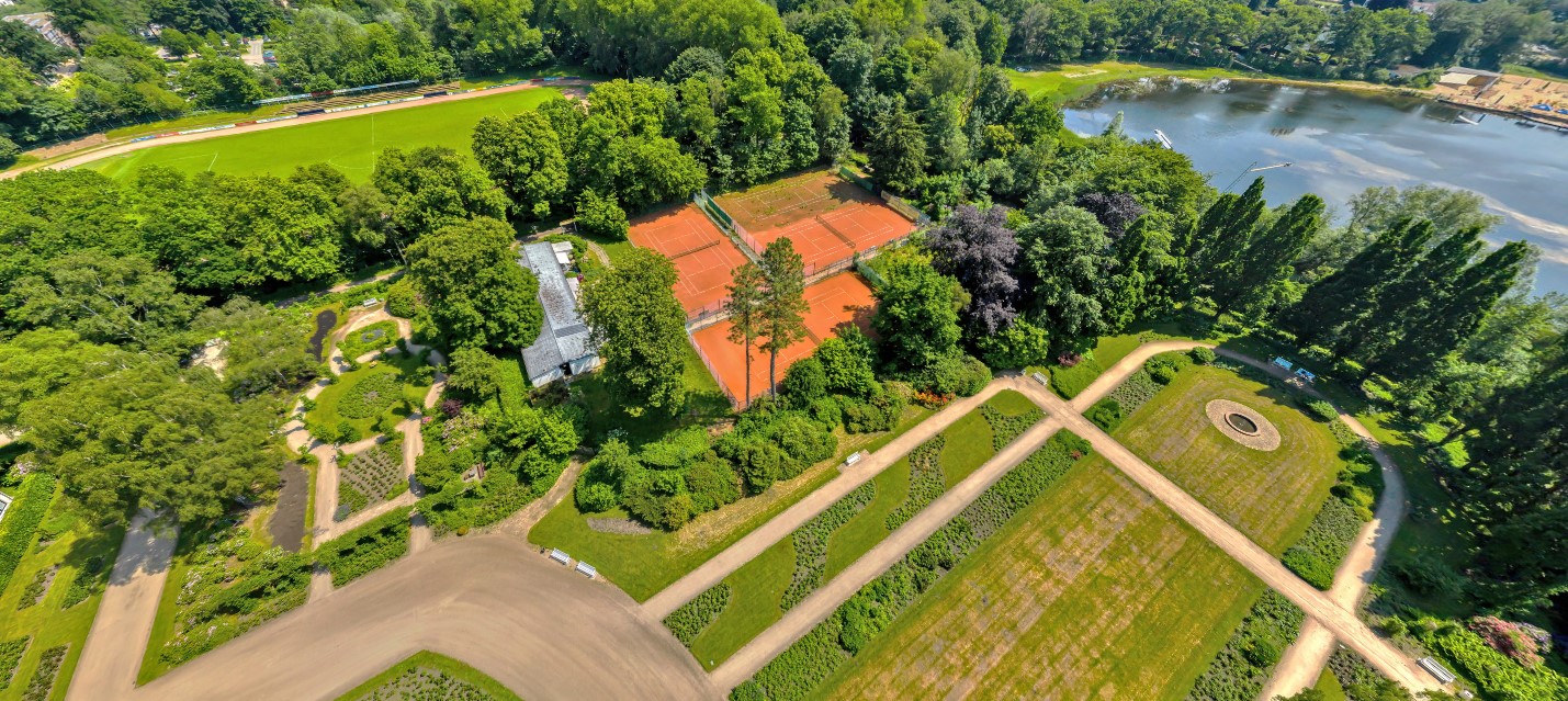 Ein Auszug aus dem Luftpanorama vom Rosengarten und der Wasserskianlage.